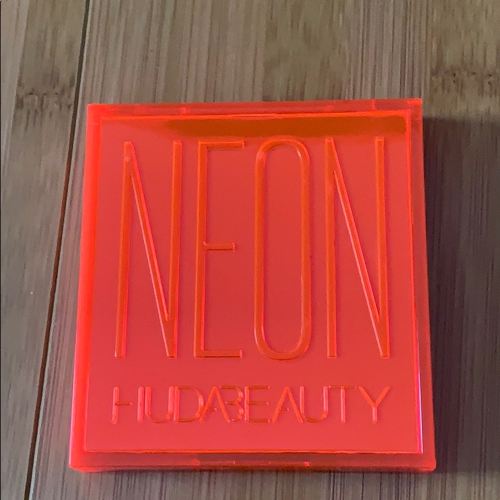 Huda Beauty Neon Obsessions Orange Palette
